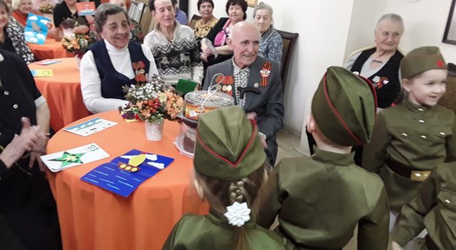 Праздник «Герои на все времена» подарили ветеранам в Центре «Мои года – моё богатство»