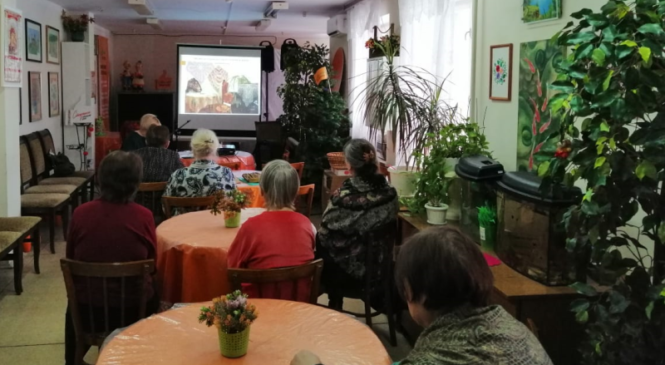 Виртуальные путешествия для людей старшего поколения в Клубе «Ой, ты Русь моя, милая Родина!»