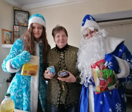 Пожилые подопечные службы «Милосердие-на-Дону» получили подарки к Рождеству Христову