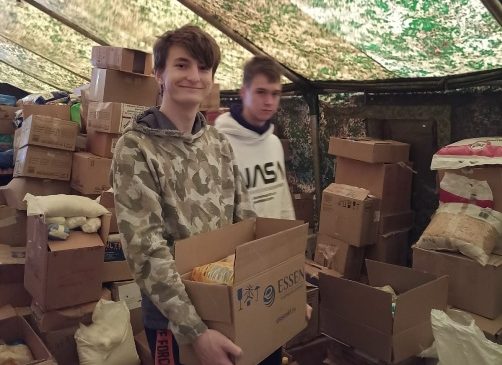 Беженцам с Донбасса и Украины помогают ученики православной школы