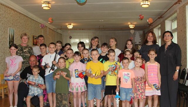 Ростовская епархия передала гуманитарную помощь жителям Донбасса и Таганрога