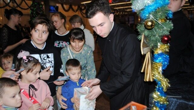 В Ростовской епархии проходит акция «Дари радость на Рождество!»