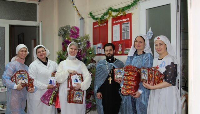 Руководитель епархиального отдела по церковной благотворительности в день светлого праздника Рождества Христова посетил социальные учреждения